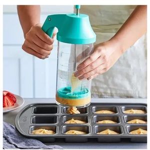 Pampered chef batter mixer and dispenser